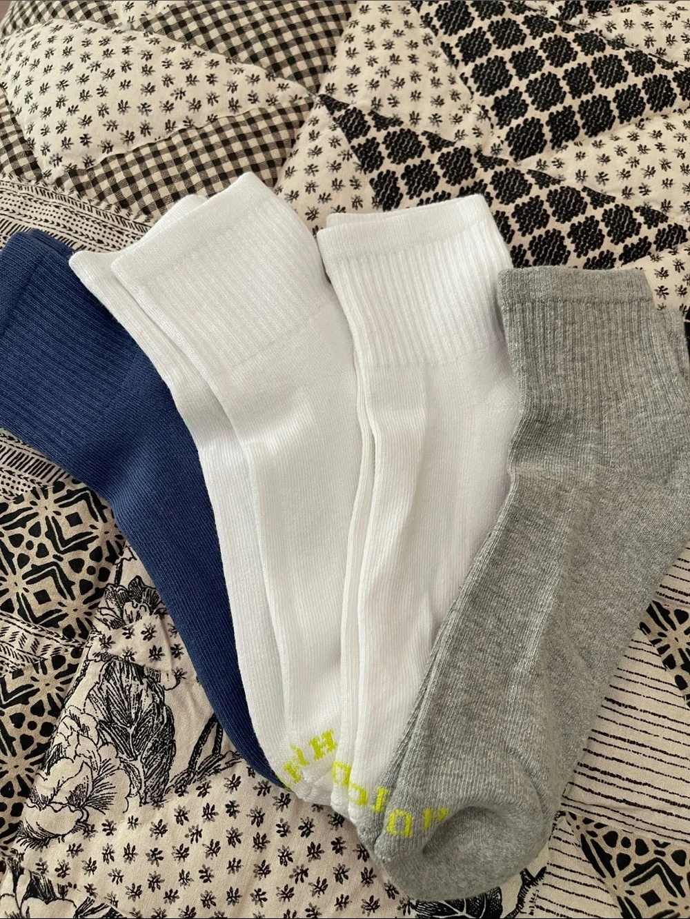 HUE Women's Ankle Socks Pack — White, Gray & Blue